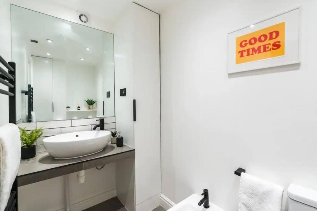 3 X Bedroom Riverside Flat With Hot Tub On Roof Terrace London Exterior foto