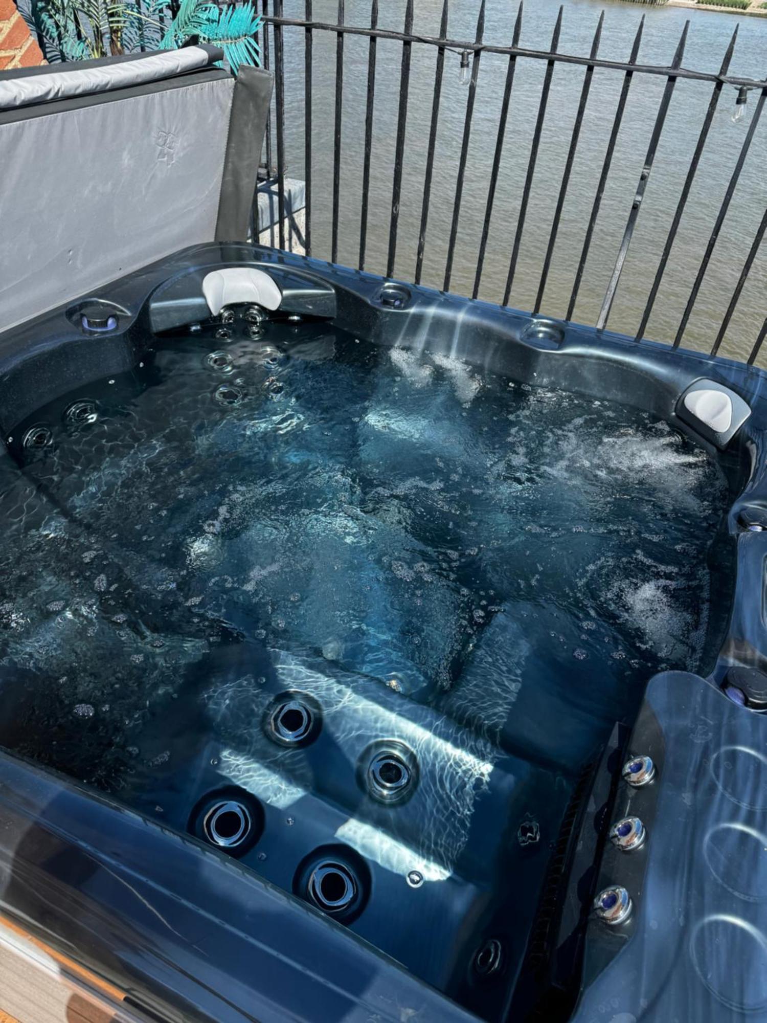 3 X Bedroom Riverside Flat With Hot Tub On Roof Terrace London Exterior foto